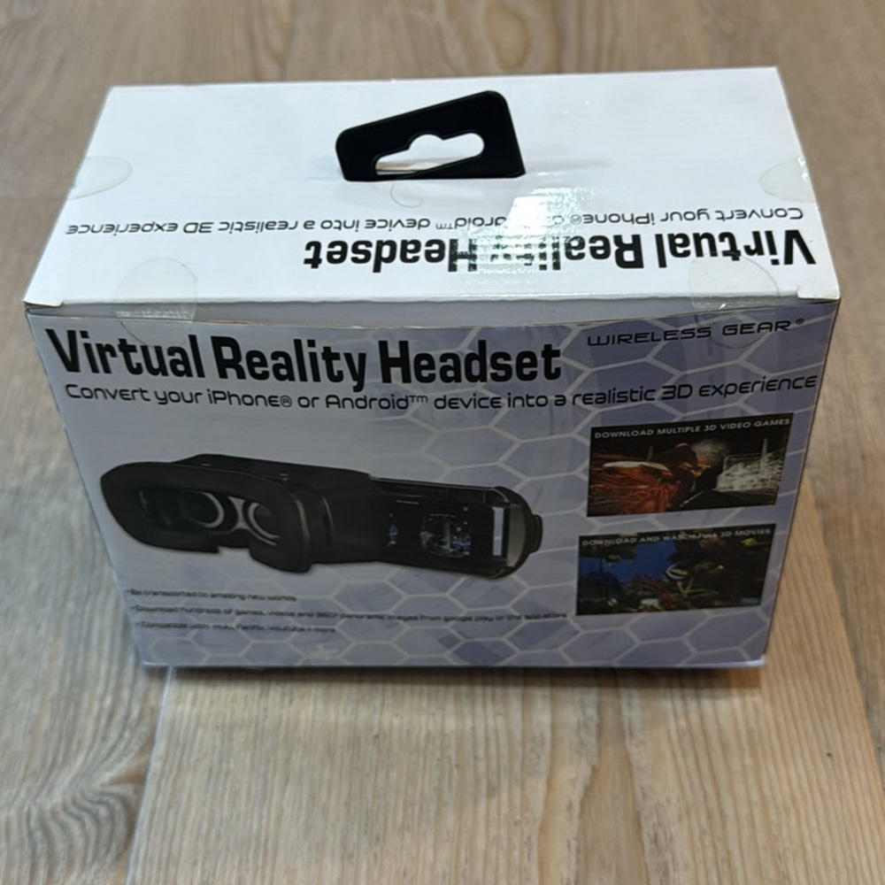 Virtual Reality Headset - Picture 2 of 2